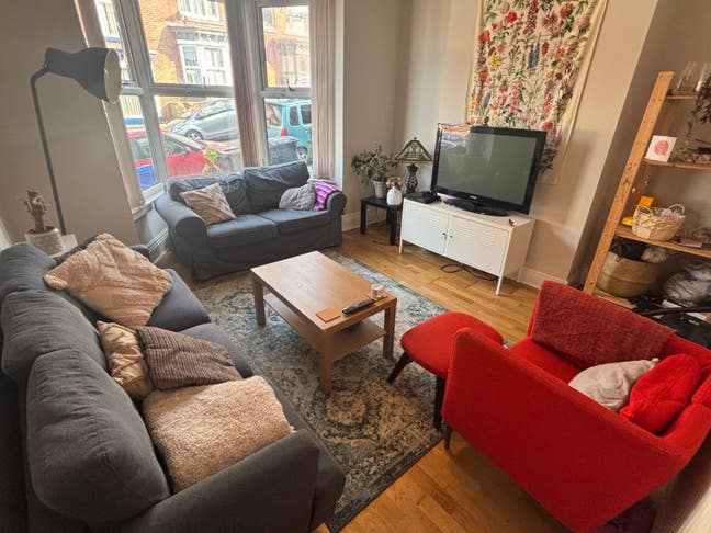 1 room in a friendly all female house from 1st Dec Main Photo