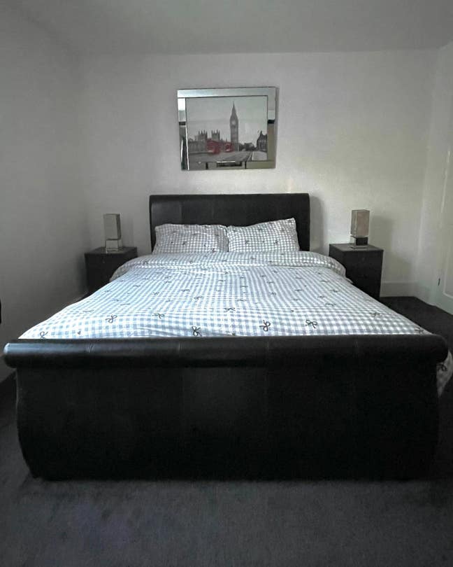 Double Bedroom with En Suite, SE18. Bills Included Main Photo