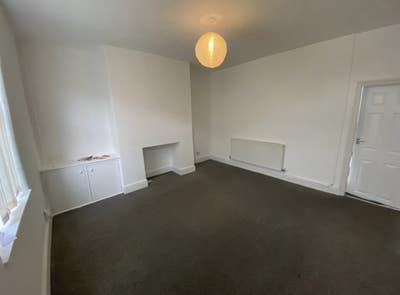 Looking for a lady to join me here xx Main Photo