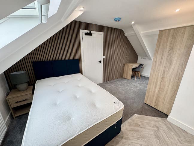 Stunning Ensuite Rooms and 1 X Studio Apartment Main Photo