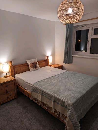 Spacious Furnished Double Bedroom Main Photo