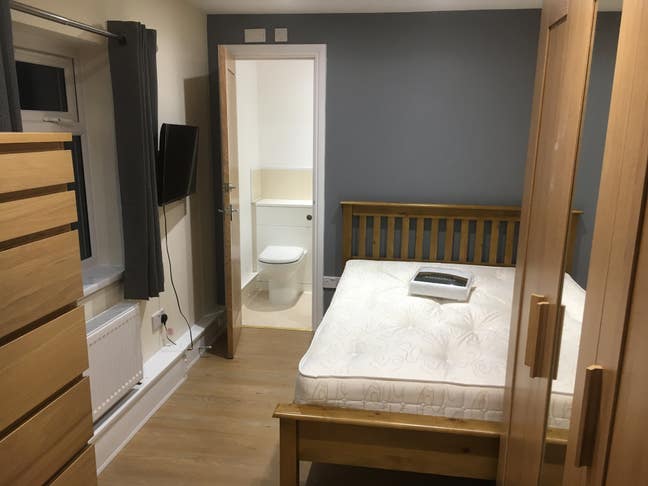Superb en suite bedroom only 15 mins walk to uni. Main Photo
