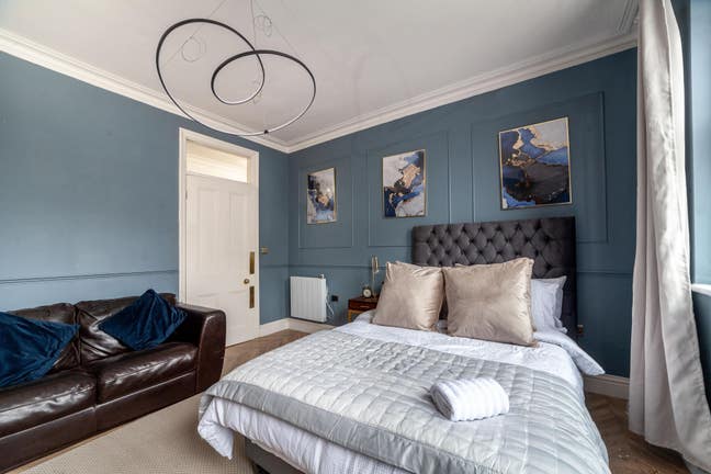 Large Room Available £1400 Rm Inc bills & Cleaner Main Photo