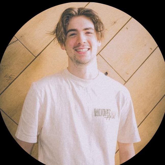 Professional Male seeks a double room Main Photo