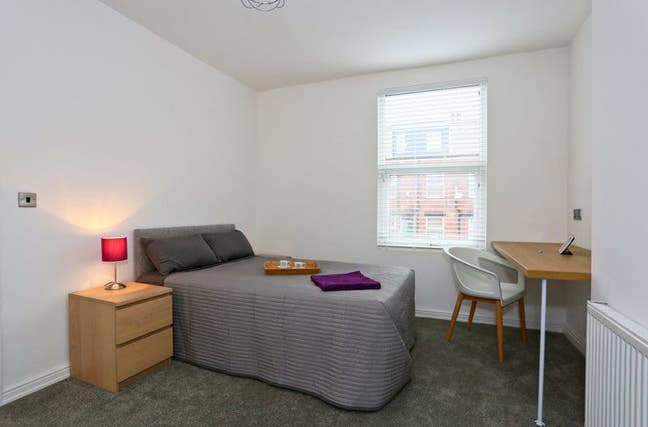 Double Room To LET - Bills INC -  Burley Leeds Main Photo