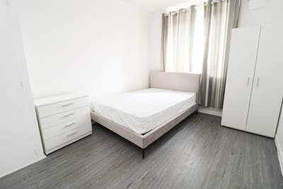 Heart of Whitechapel – 1 Min from Elizabeth Line Main Photo