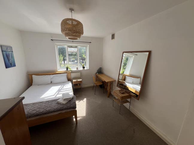 Room available in a shared flat Main Photo