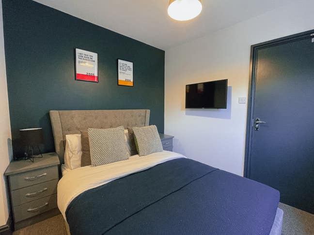  Bright and spacious en-suite room Main Photo