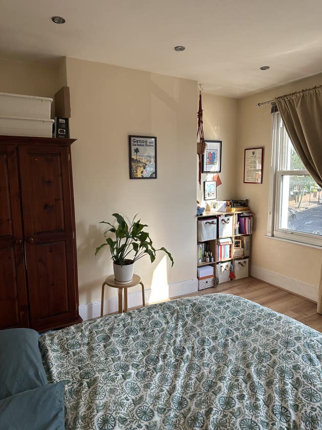 Bright room in calm, friendly home Main Photo