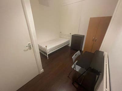 Single w/ Lounge in Old Street -&pound;219pw Main Photo