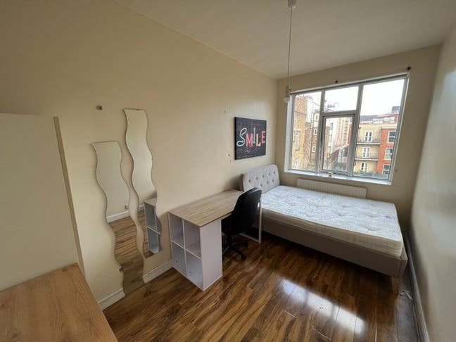 Spacious double available in Goswell Rd- £288pw Main Photo
