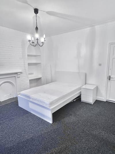 Room to Let in newly refurbished Flat Main Photo
