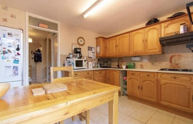 Room Available – Big, Sunny, Peaceful. Main Photo