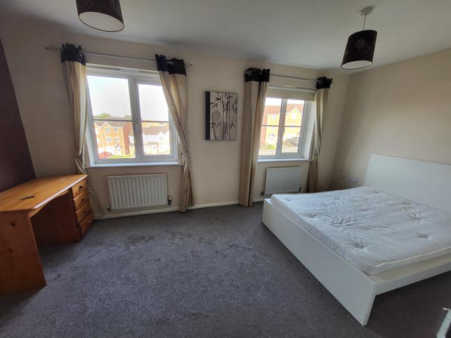 Large Double Room (Bills Inc) in Prof Houseshare Main Photo