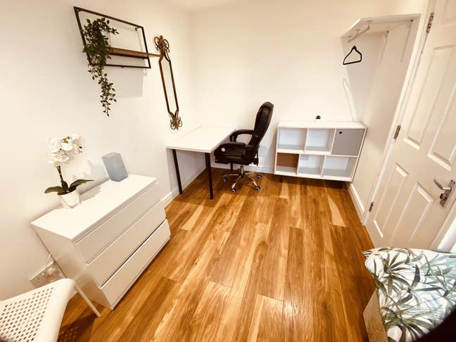 H Stylish atic room, super friendly 5 bed Main Photo