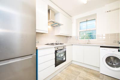 Gorgeous 2 Bed Apartment in Aldgate E1 Main Photo