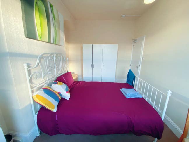 Cosy double bedroom in a shared house  Main Photo
