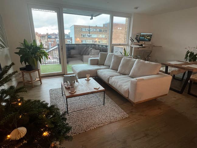 Large Double Bedroom with En-Suite Main Photo