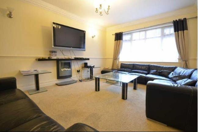 HOUSE SHARE- 11 Bed property in Fallowfeild M14 Main Photo