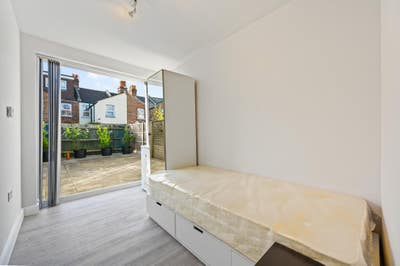 Brand new luxury property short walk from Station  Main Photo