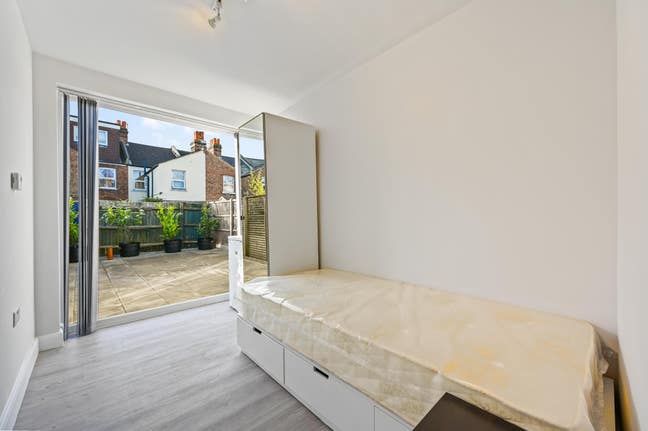 Brand new luxury property short walk from Station  Main Photo