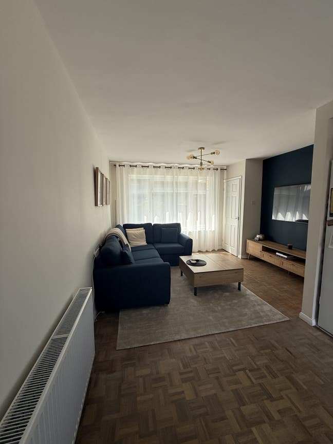 Double Room - 8 Min Walk from Furze Platt Station Main Photo