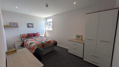 Brand new ensuite house share in the Polygon Main Photo