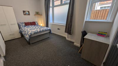 Brand new ensuite house share in the Polygon Main Photo