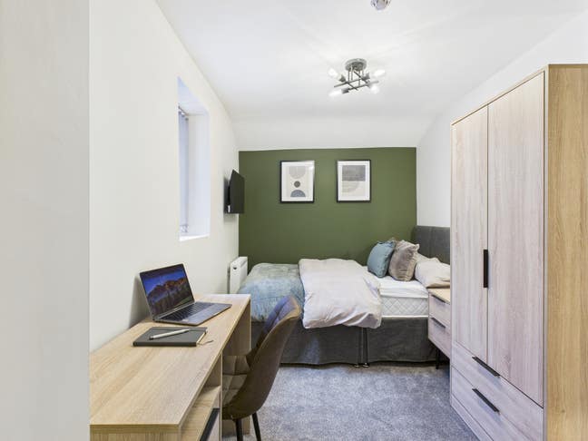 Brand New Luxury Room - Shower Room off Suite Main Photo