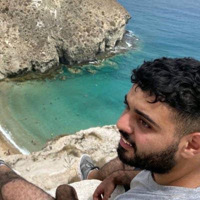 Looking for a room Main Photo