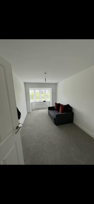 Bright Double Room in Peaceful Goffs Oak  Main Photo