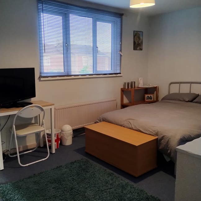Large room in pleasant house Main Photo