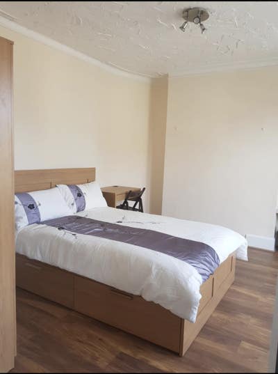 Newly Decorated & Furnished SW18 Main Photo