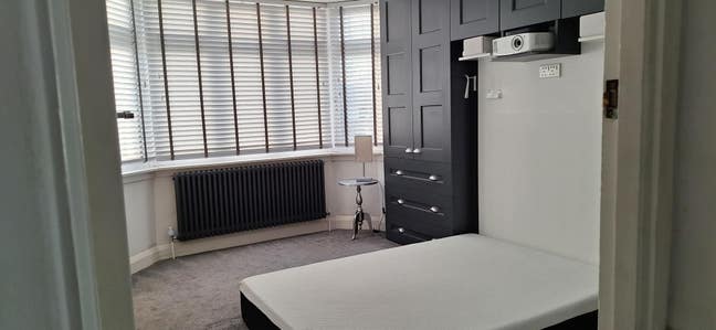 Amazing double room with work space. Main Photo