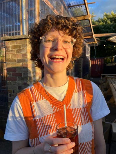 Fun 33 y/o f looking for home in E&C / Kennington  Main Photo