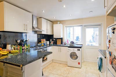 5 Bedrooms house to rent- professional/Student  Main Photo