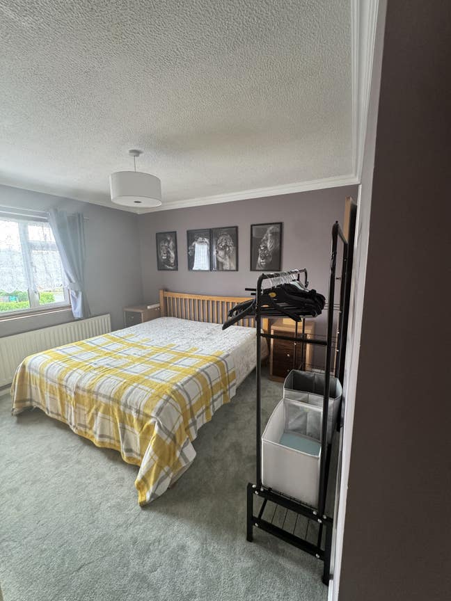 Super king size room in super clean house !!! Main Photo