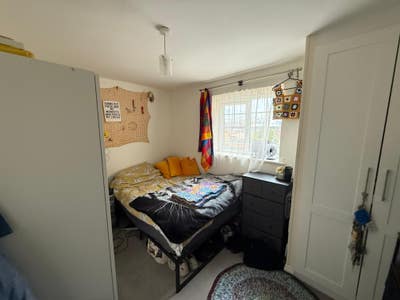 Room in a Great 2-Bed Flat Bills Included Main Photo