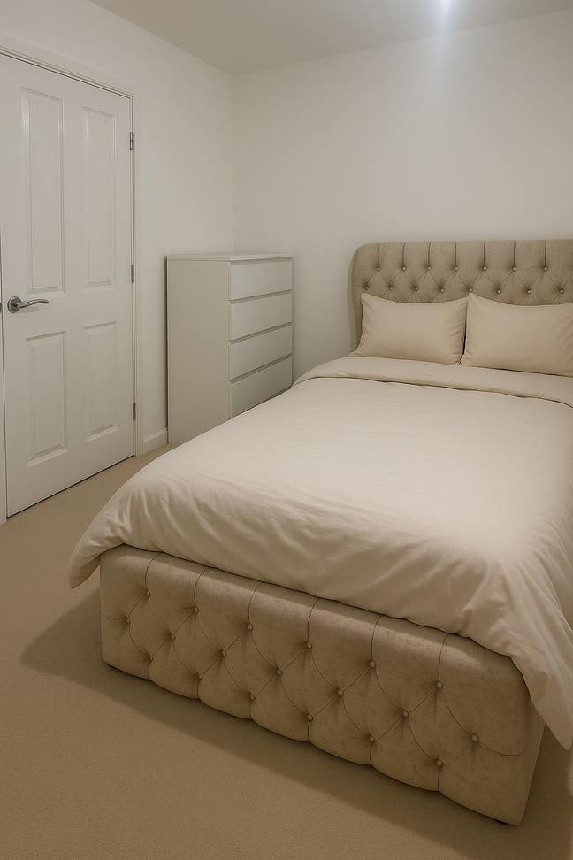 Lovely Kingsize Ensuite Main Photo