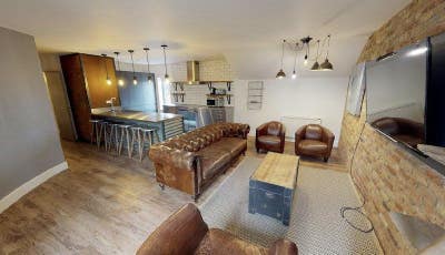 Last Ensuite Room Hyde Park Trendy Apartment  Main Photo
