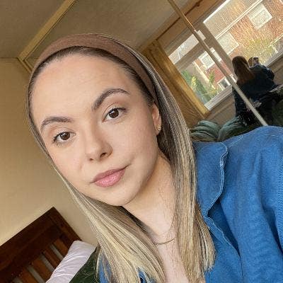 Looking for female flat mate or buddy up Main Photo