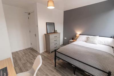 Double Room in Friendly 5-Bed Summertown Home Main Photo