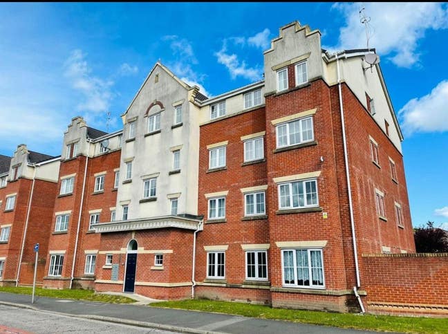 Lovely room available in a 2 bedroom flat  Main Photo
