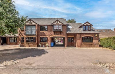 1 Bedroom Flat Available Now Main Photo