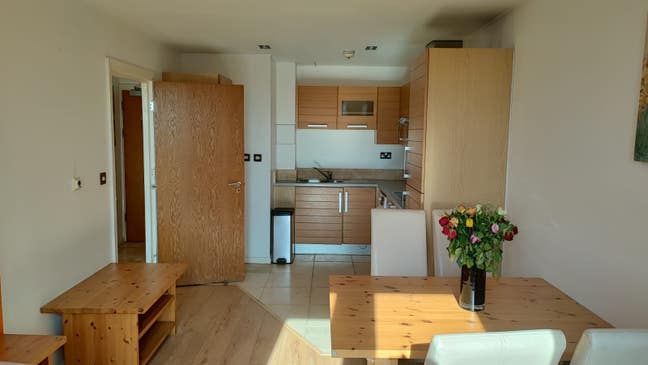 New Refurbished Flat in E14 Main Photo