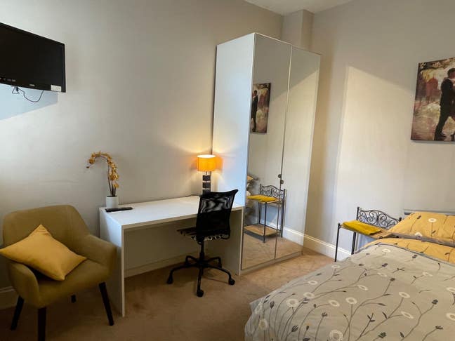 Smart secure room sharing bathroom with one other Main Photo