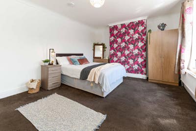 Stunning Wigan Rooms | Walk To Town | Bills INC!  Main Photo