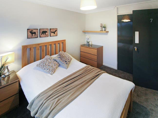 Lovely Large Double Room - Weald Drive, Crawley Main Photo