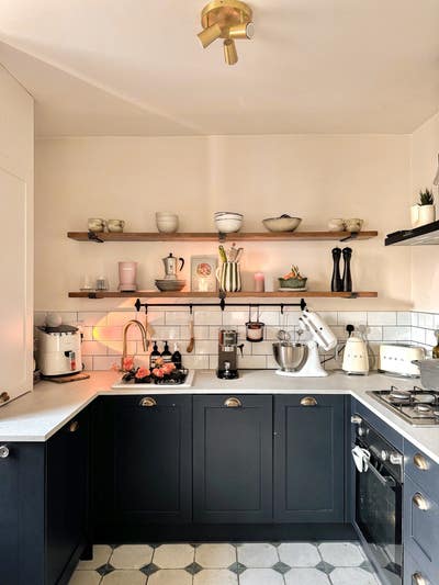 Modern 1 Bedroom Flat with Private Parking  Main Photo