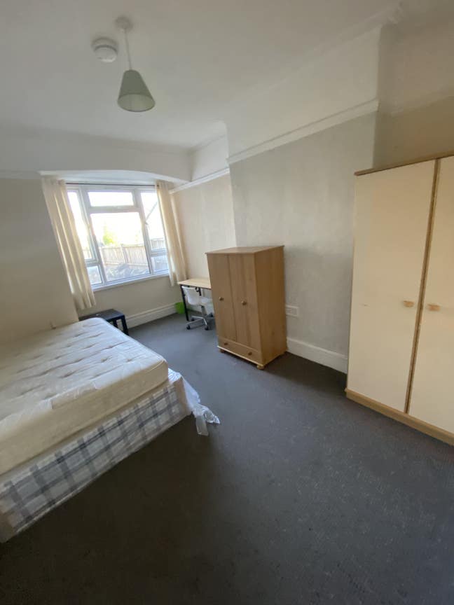 Large Double Rooms in 5-Bed Student House Main Photo